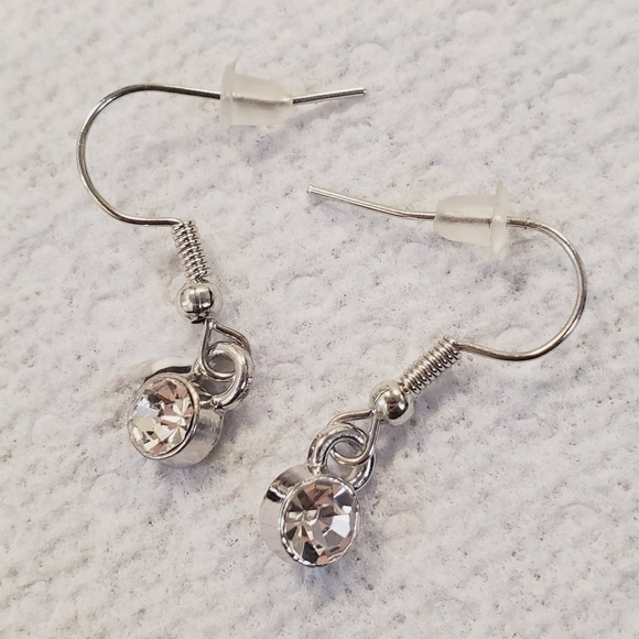 4/$20 Silver Sparkling Drop Earring 🌴 - Picture 1 of 9